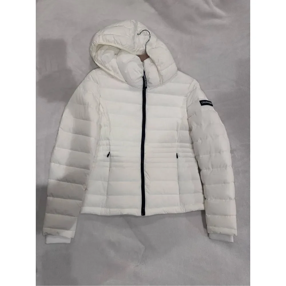 White Calvin Klein XS women’s weather proof puffy jacket
